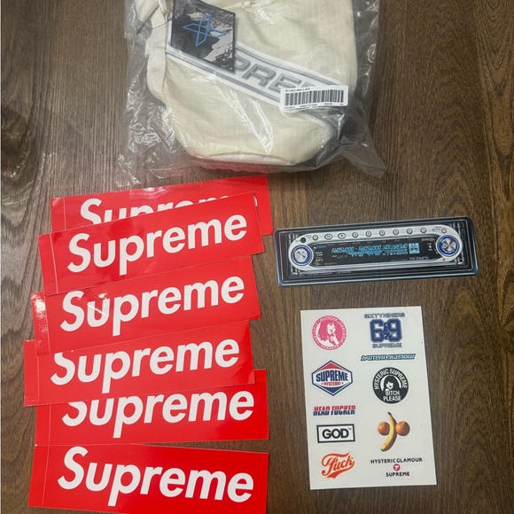 New Supreme Small Cinch Bag & Stickers - Picture 8 of 8